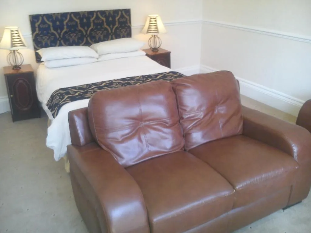 Ambassador Rooms 斯卡伯勒 3*,