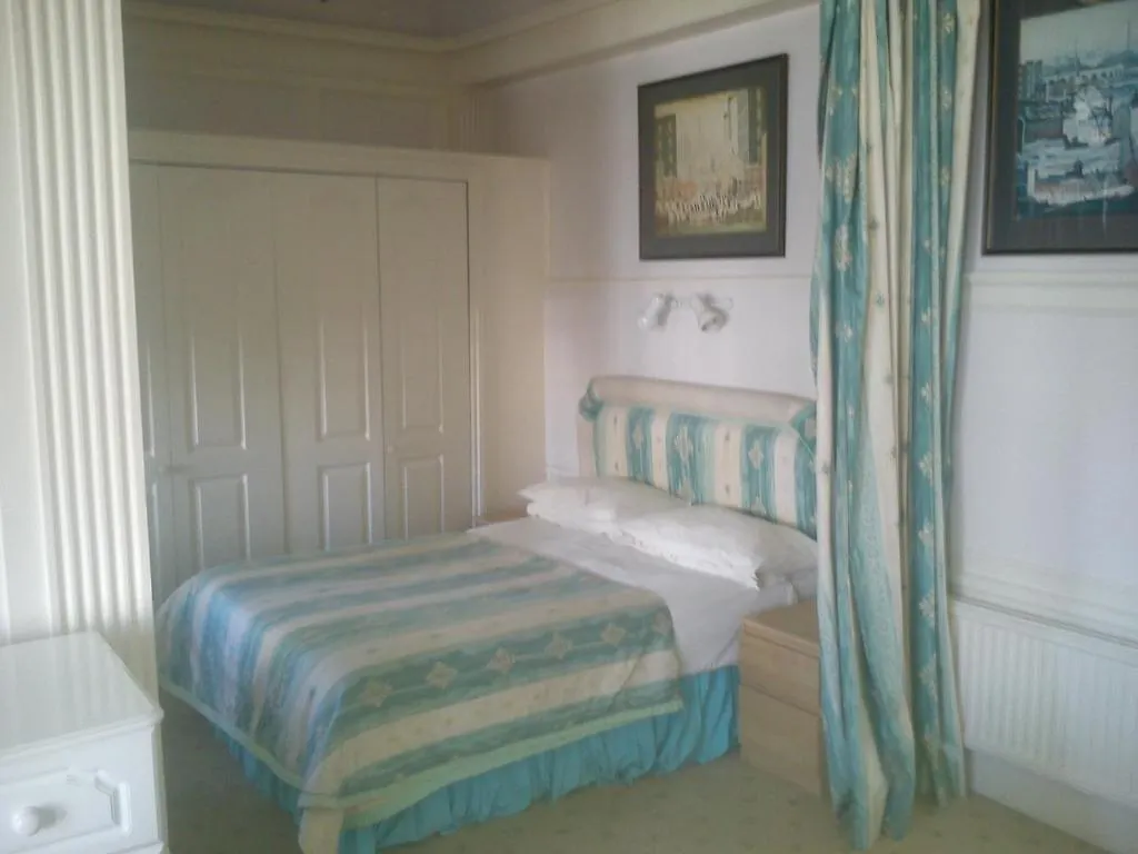 Ambassador Rooms 斯卡伯勒 3*,