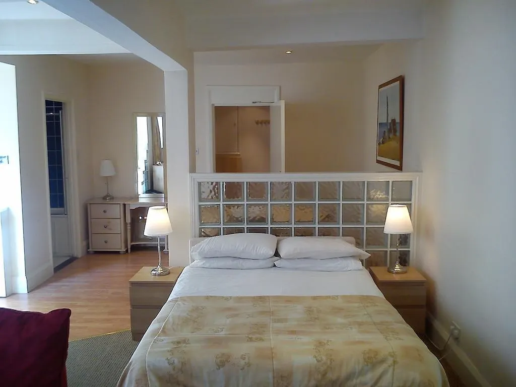 Ambassador Rooms 斯卡伯勒 酒店